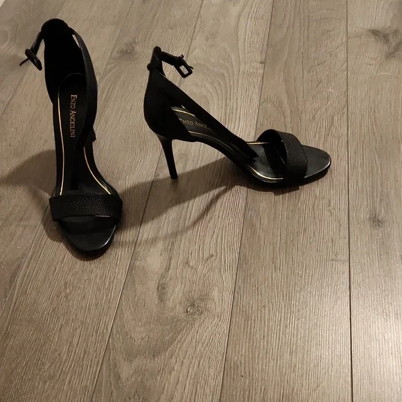 Sandals - Picture 1 of 2